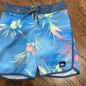 Quiksilver Boys' Blue Tropical Boardshorts size 24